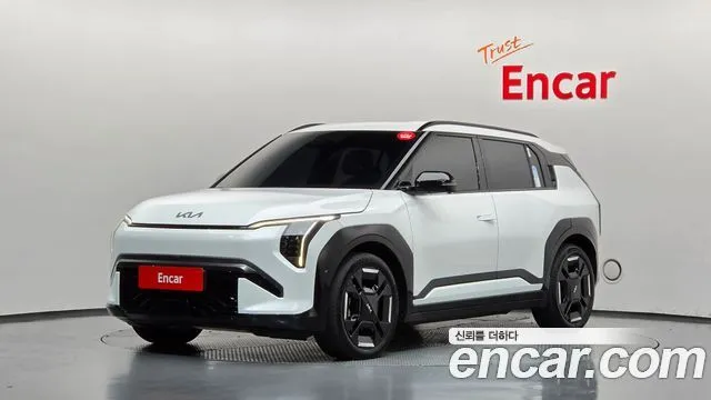 Kia EV3 — фото 1