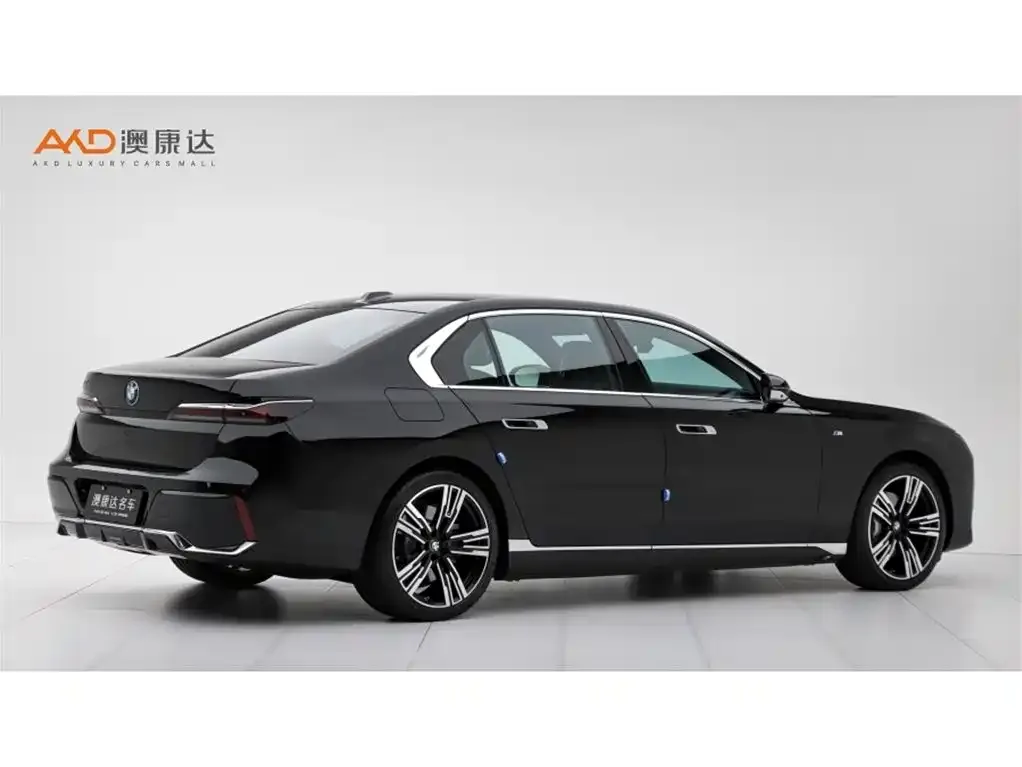 BMW i7 — фото 2