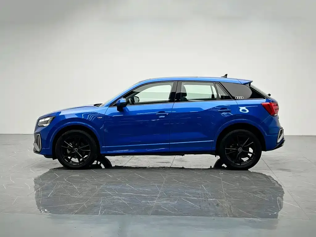 Audi Q2L — фото 6