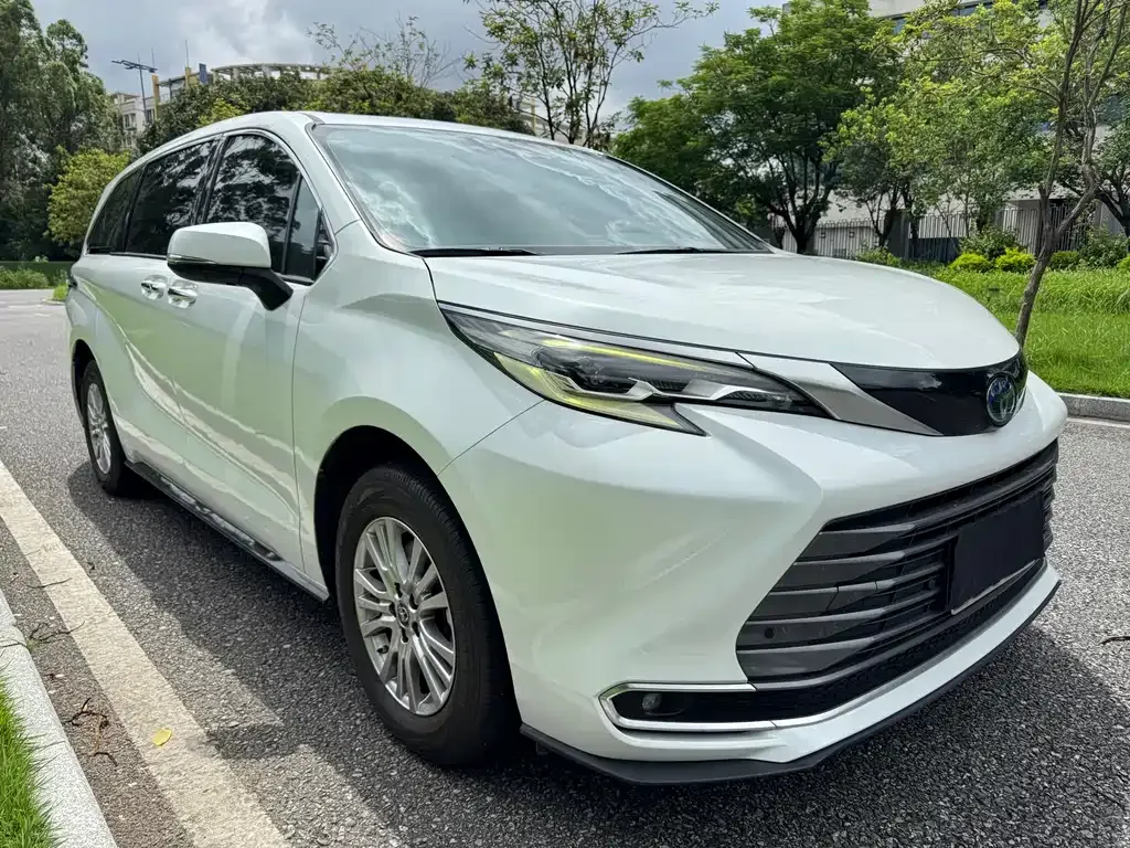 Toyota Sienna — фото 9