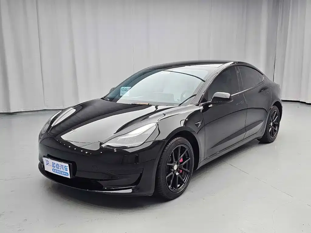 Tesla Model 3 — фото 1