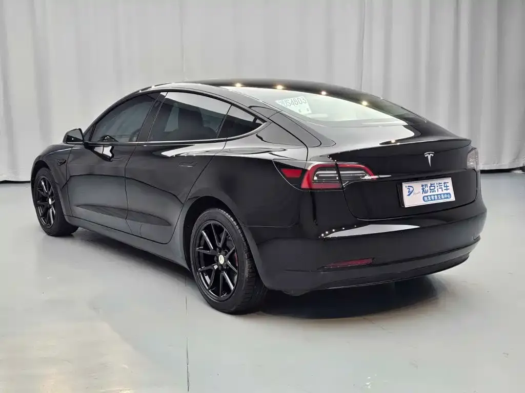 Tesla Model 3 — фото 10