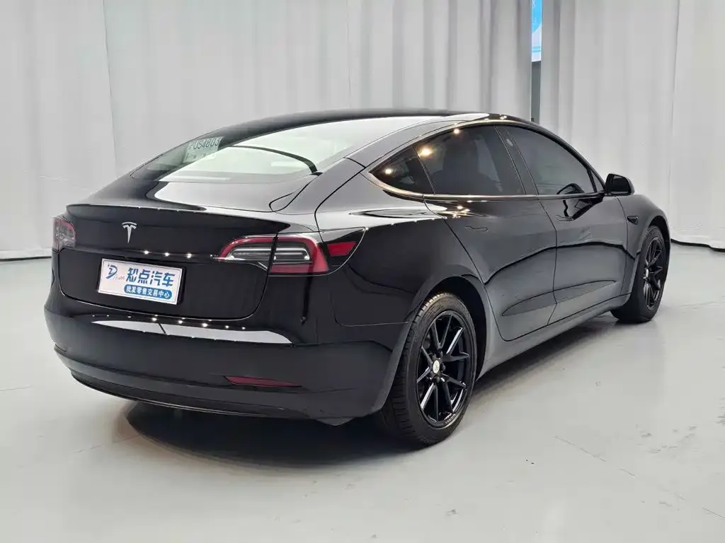 Tesla Model 3 — фото 7