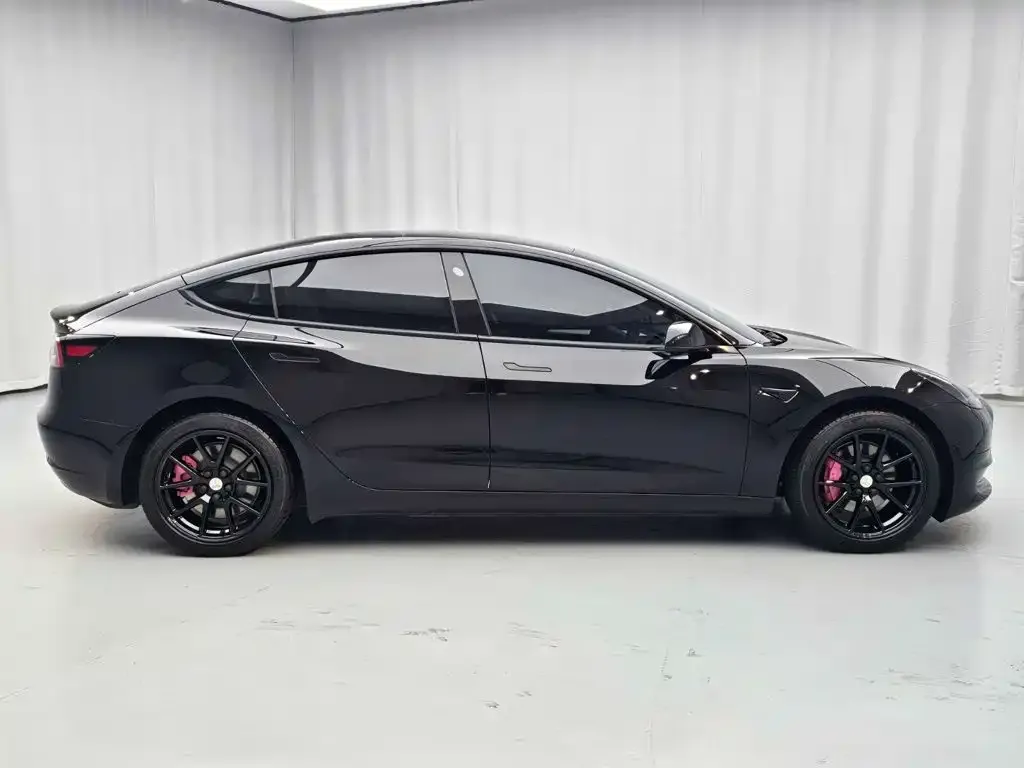 Tesla Model 3 — фото 2