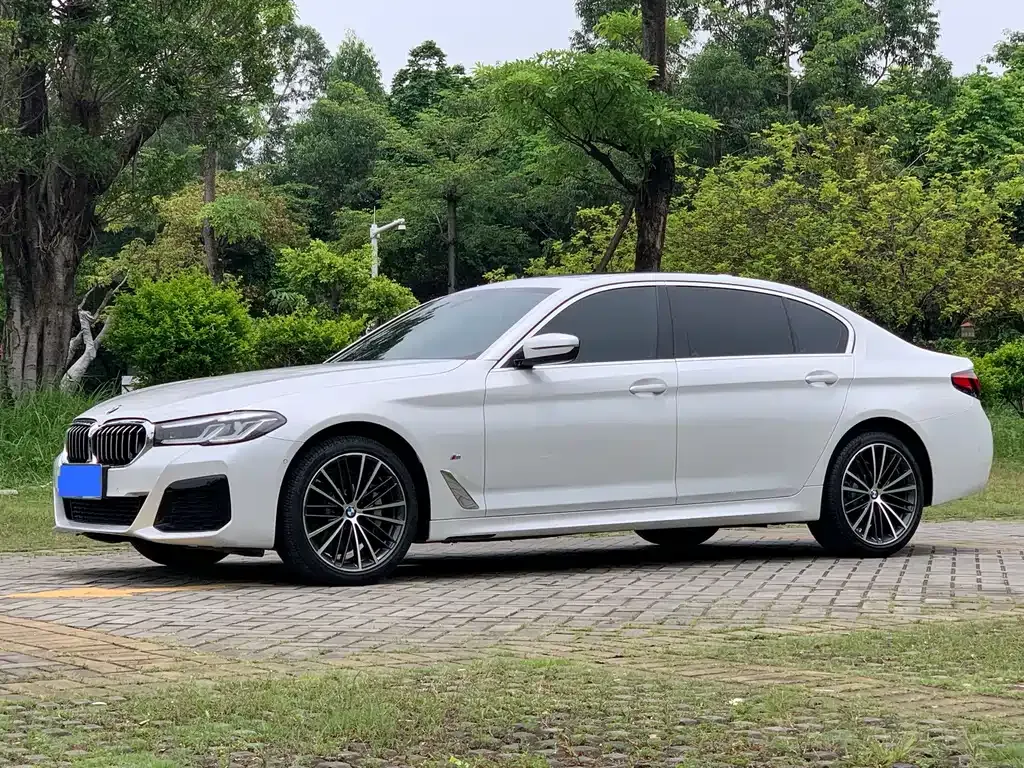 BMW 5 Series — фото 1