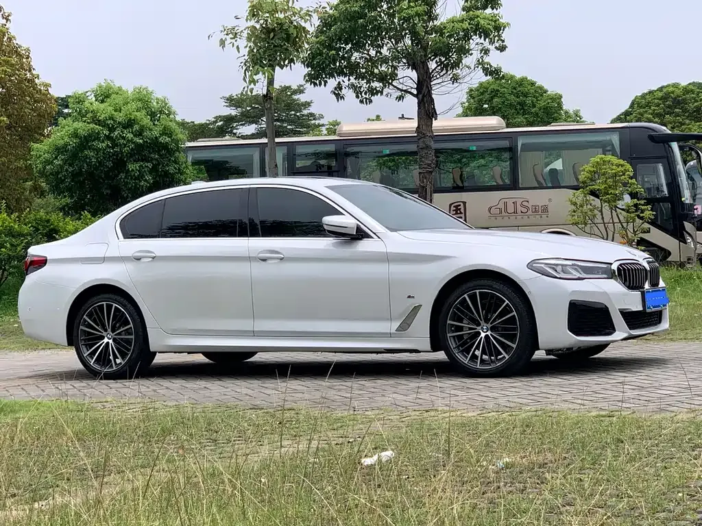 BMW 5 Series — фото 2
