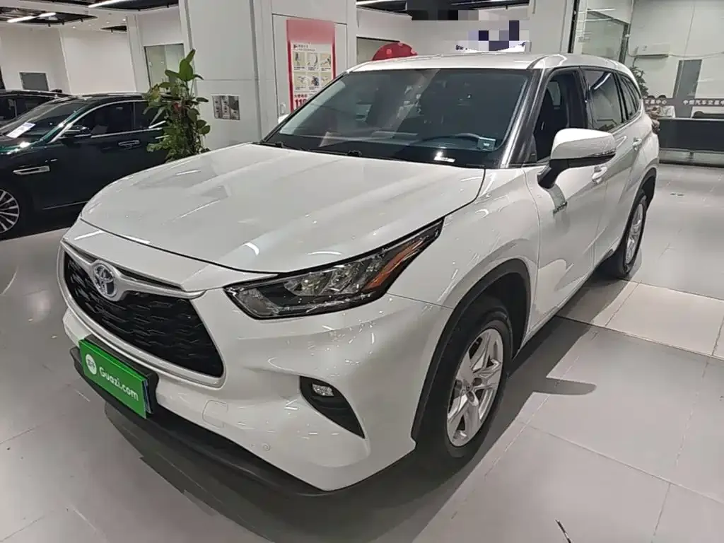Toyota Highlander — фото 1