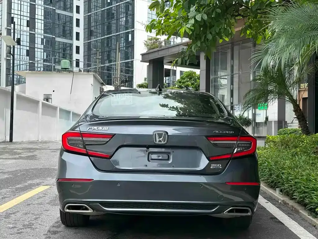 Honda Accord — фото 8
