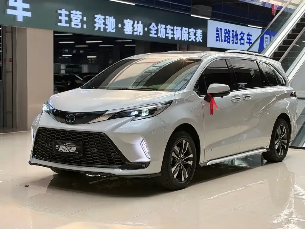 Toyota Granvia — фото 1