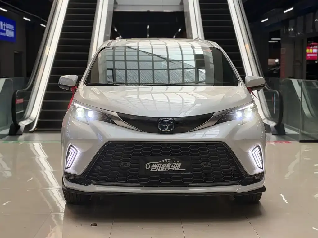 Toyota Granvia — фото 8