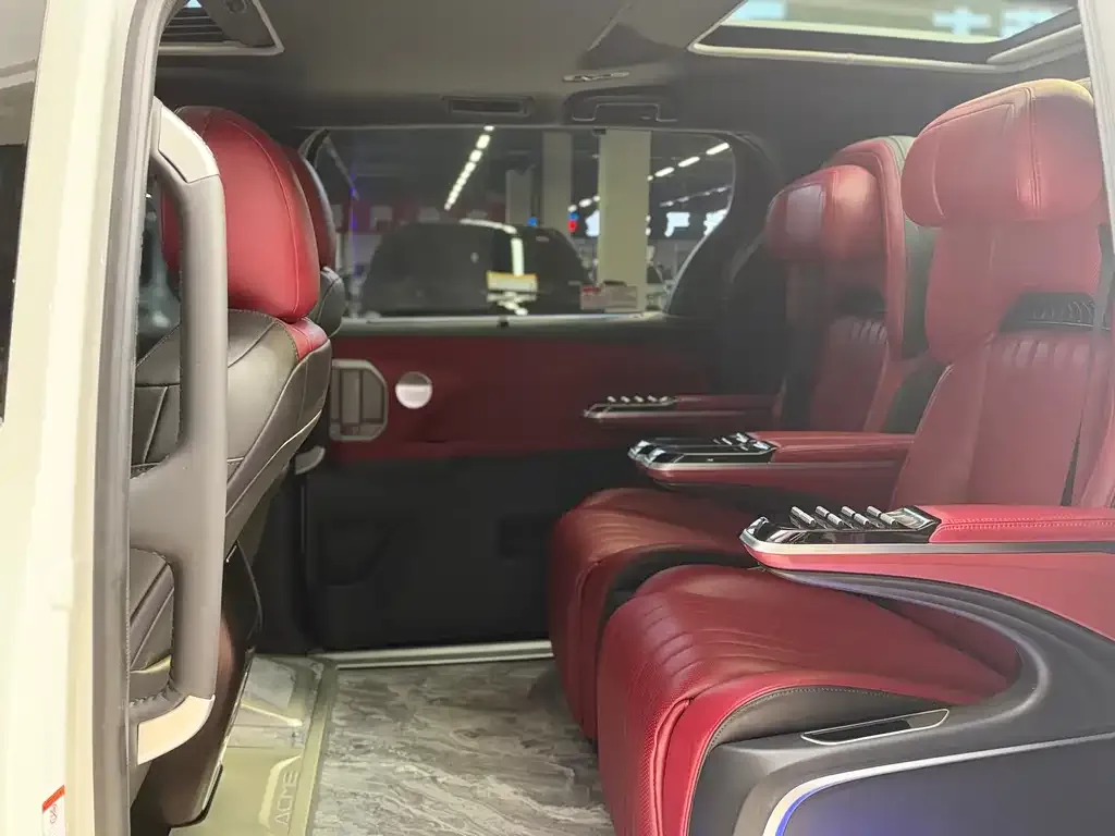 Toyota Granvia — фото 2