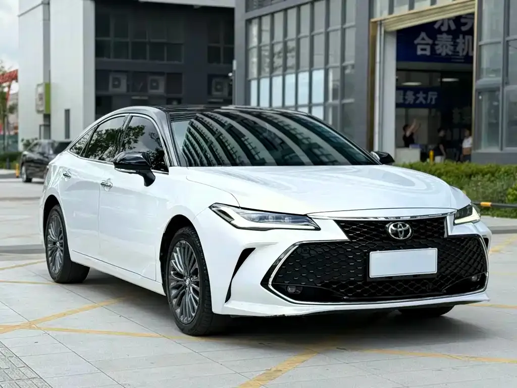 Toyota Avalon — фото 1