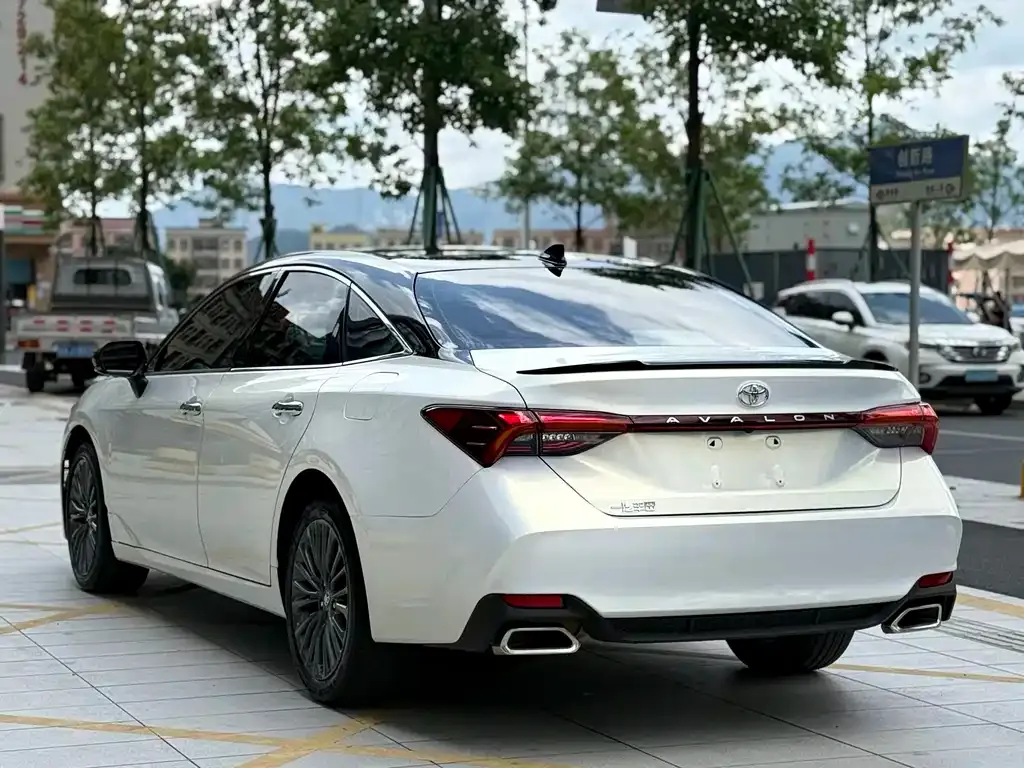 Toyota Avalon — фото 9