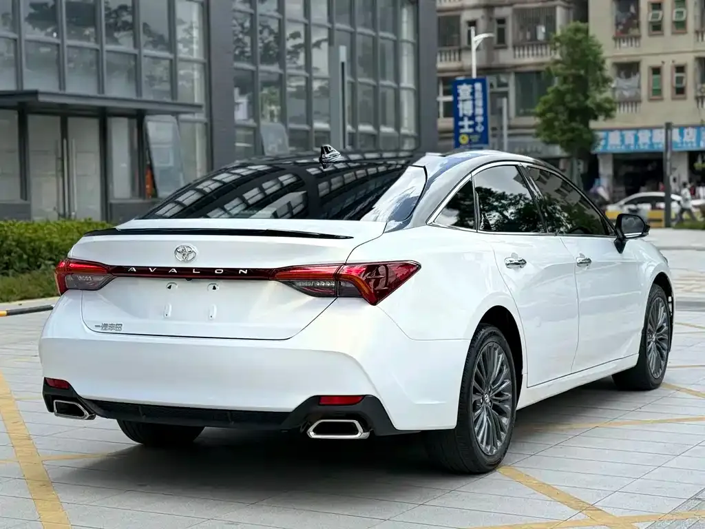 Toyota Avalon — фото 10