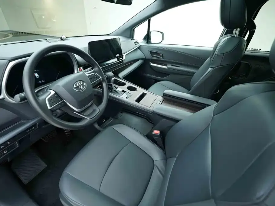 Toyota Granvia — фото 10