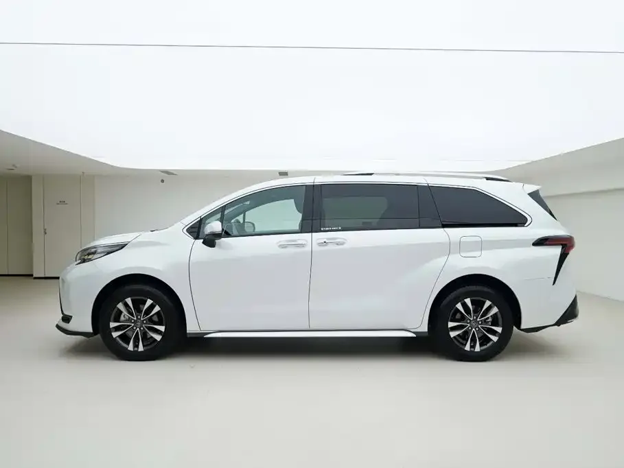 Toyota Granvia — фото 9