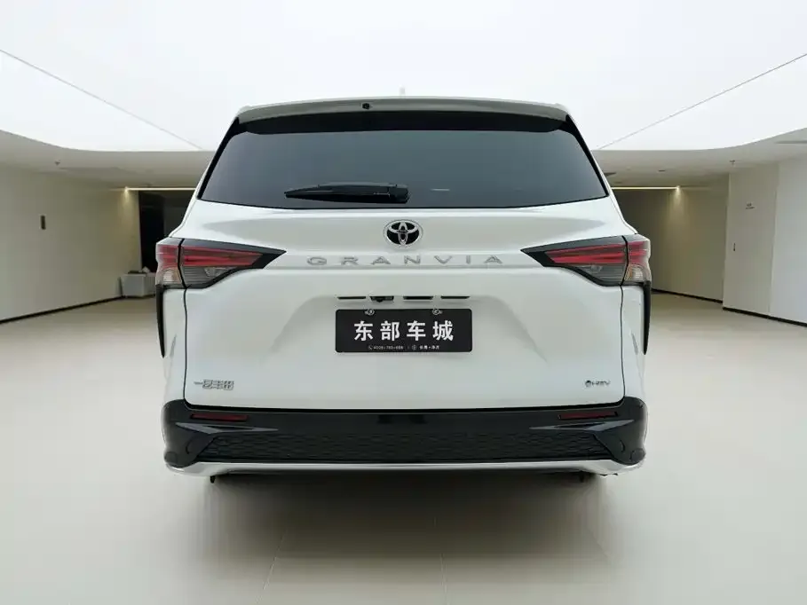 Toyota Granvia — фото 7