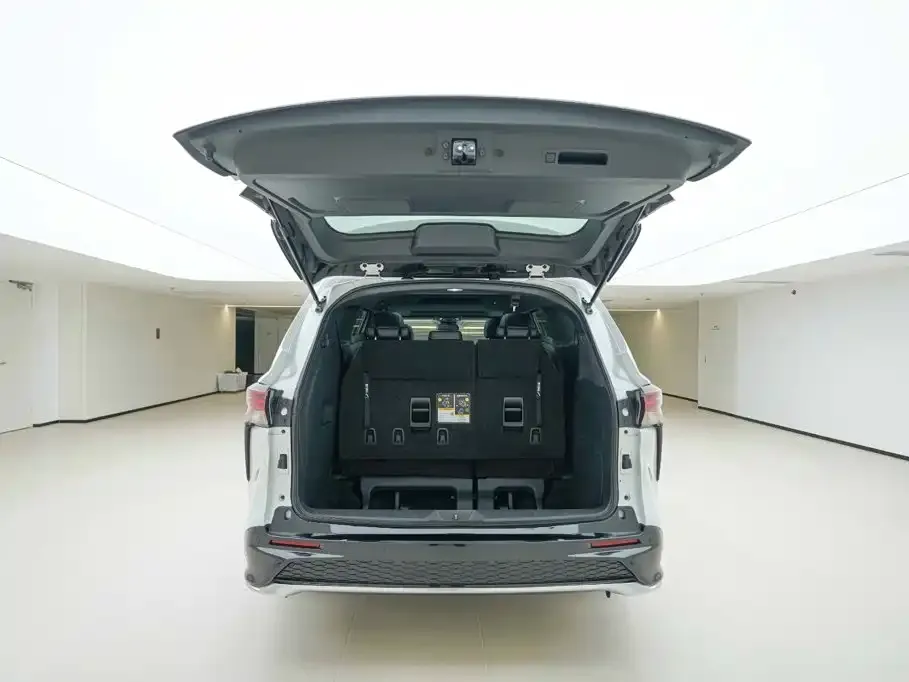 Toyota Granvia — фото 6
