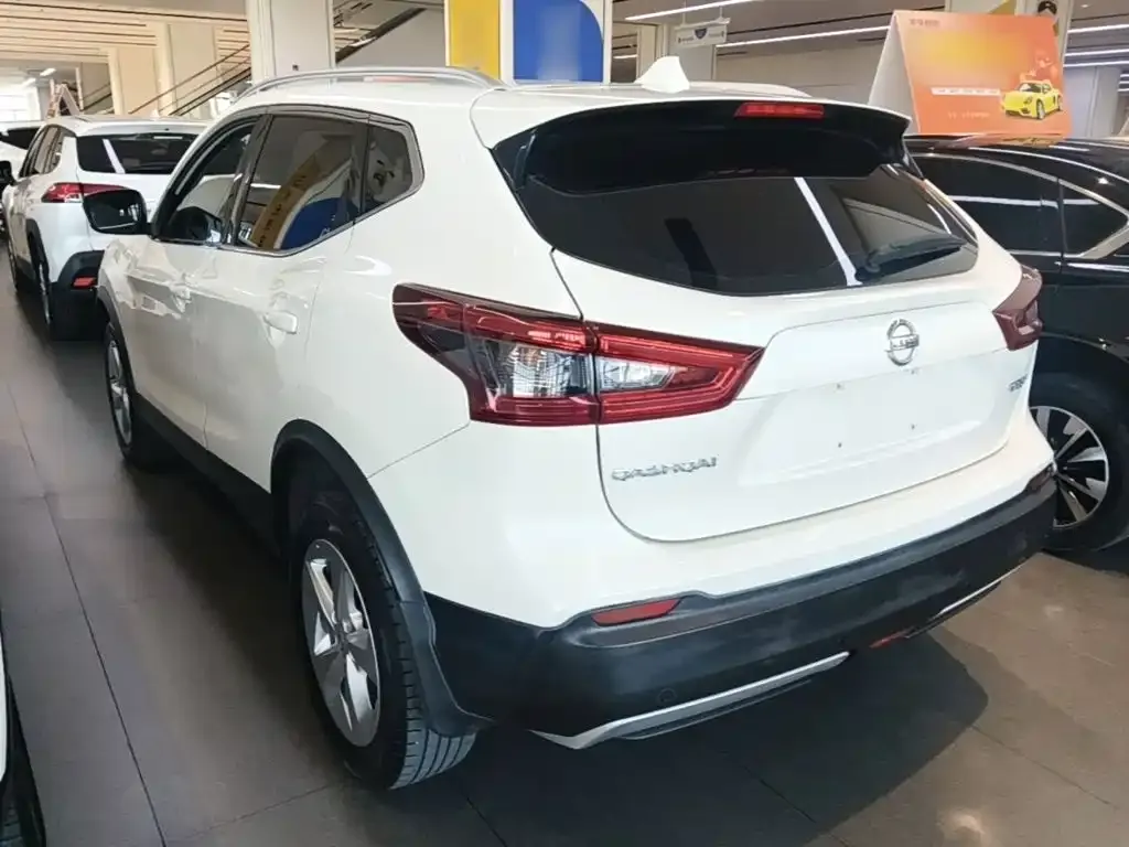 Nissan Qashqai — фото 9