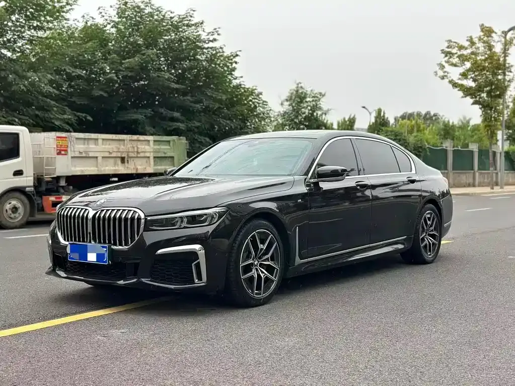 BMW 7 Series — фото 1