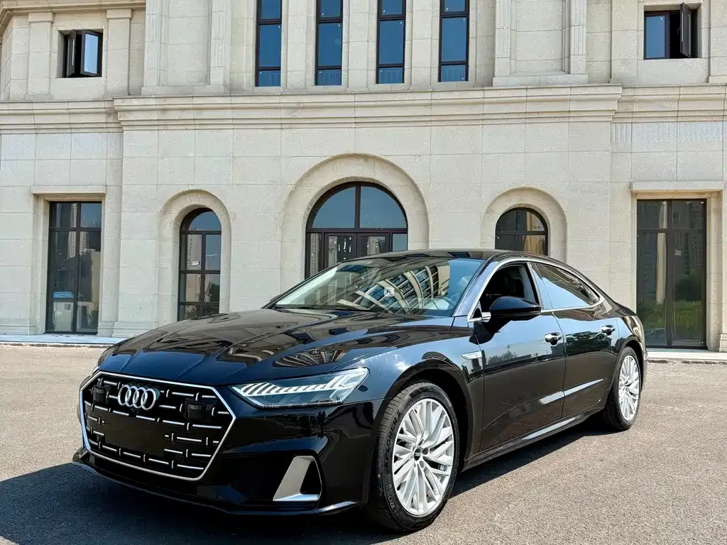 Audi A7L — фото 1