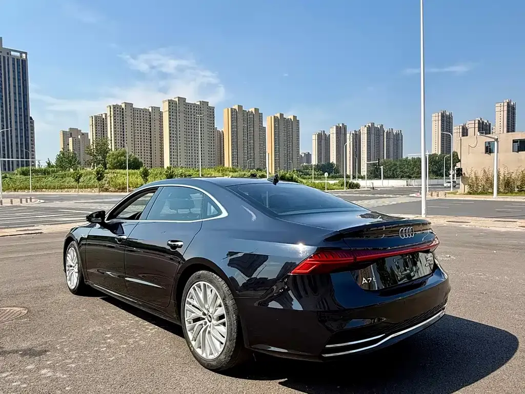 Audi A7L — фото 10