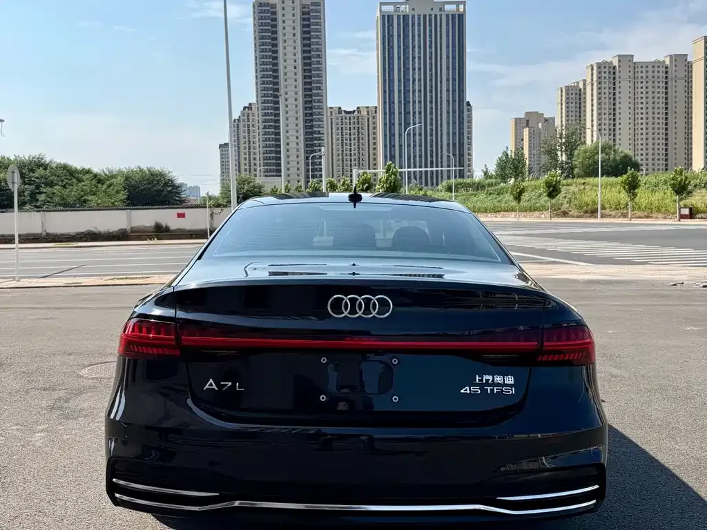 Audi A7L — фото 2