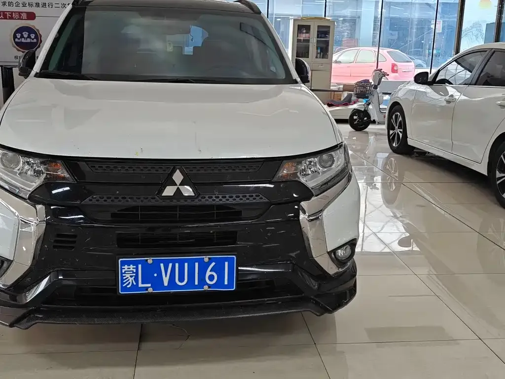Mitsubishi Outlander — фото 9