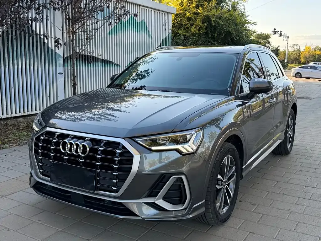 Audi Q3 — фото 1