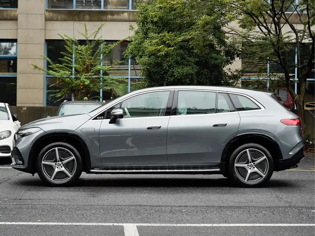 Mercedes-Benz EQS SUV — фото 7