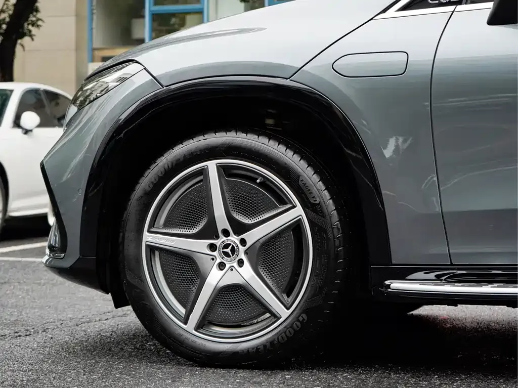 Mercedes-Benz EQS SUV — фото 5