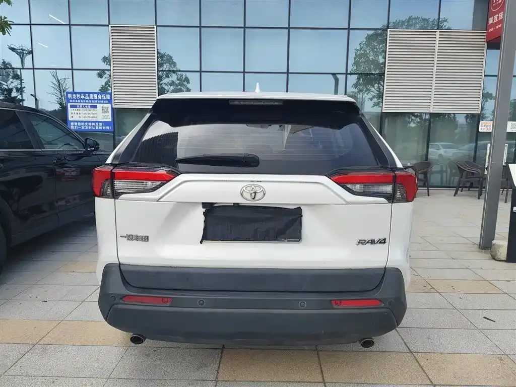 Toyota RAV4 — фото 6