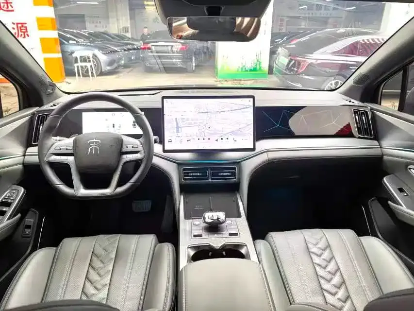 BYD L DM-i — фото 4