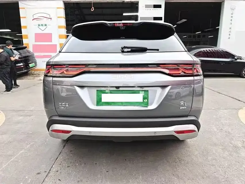 BYD L DM-i — фото 9