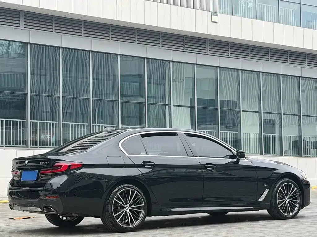 BMW 5 Series — фото 9