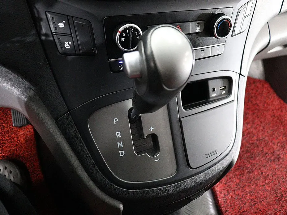 Hyundai Starex — фото 10