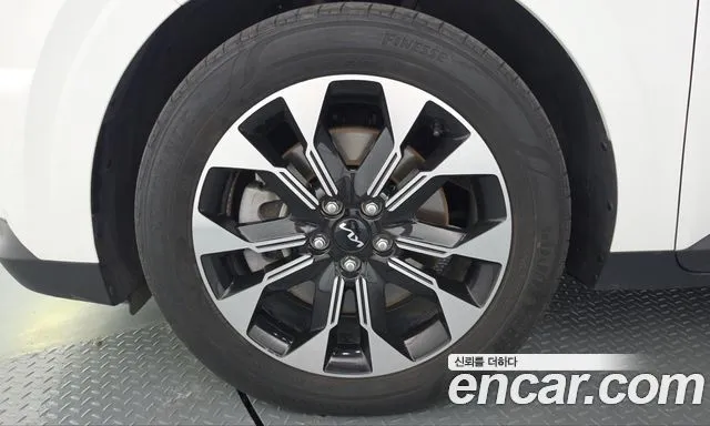 Kia Carnival — фото 10