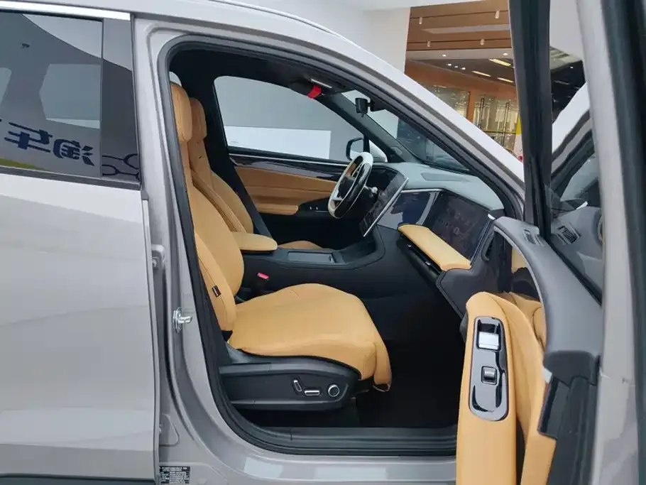 Geely Galaxy L7 — фото 4