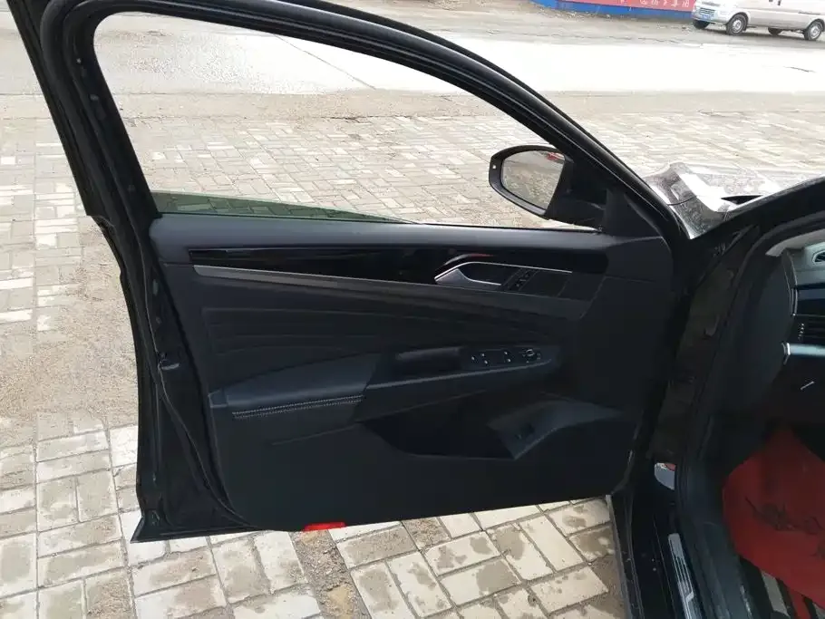 Volkswagen Passat — фото 10