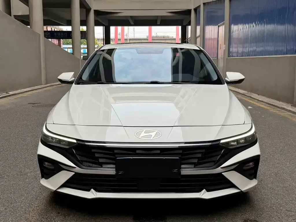 Hyundai Elantra — фото 4
