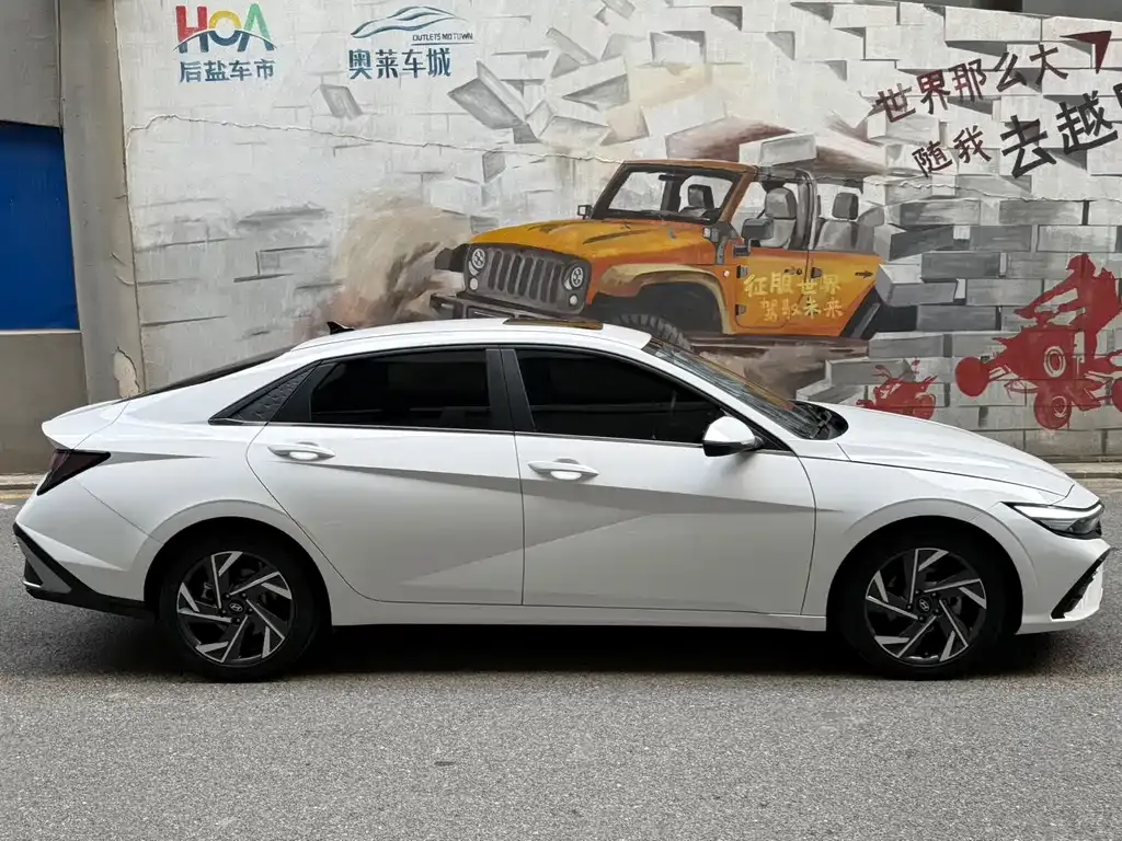 Hyundai Elantra — фото 3