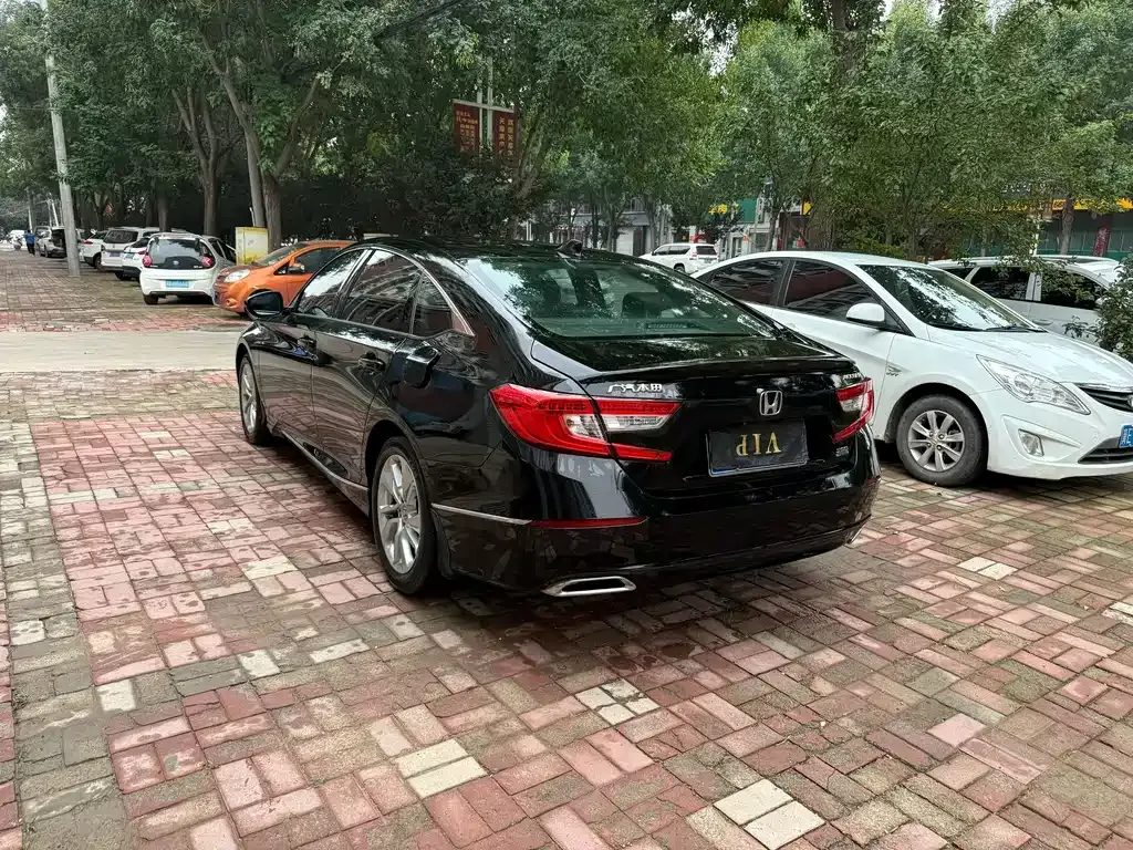 Honda Accord — фото 8