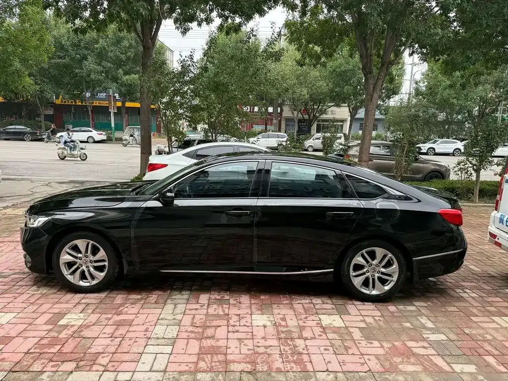 Honda Accord — фото 9
