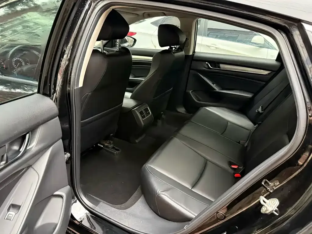 Honda Accord — фото 4