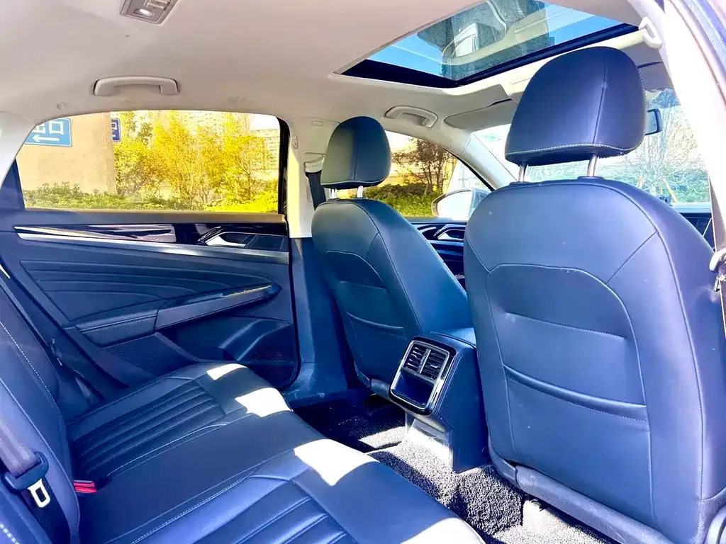 Volkswagen Passat — фото 5