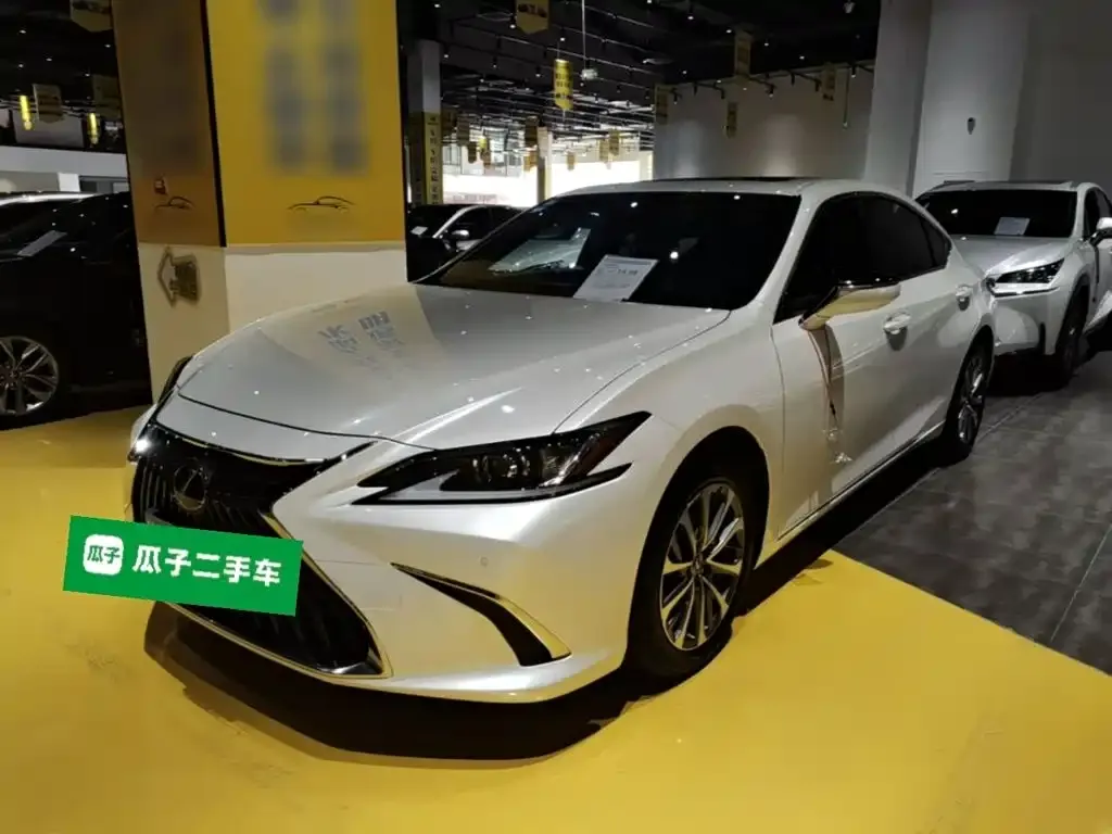 Lexus ES — фото 1