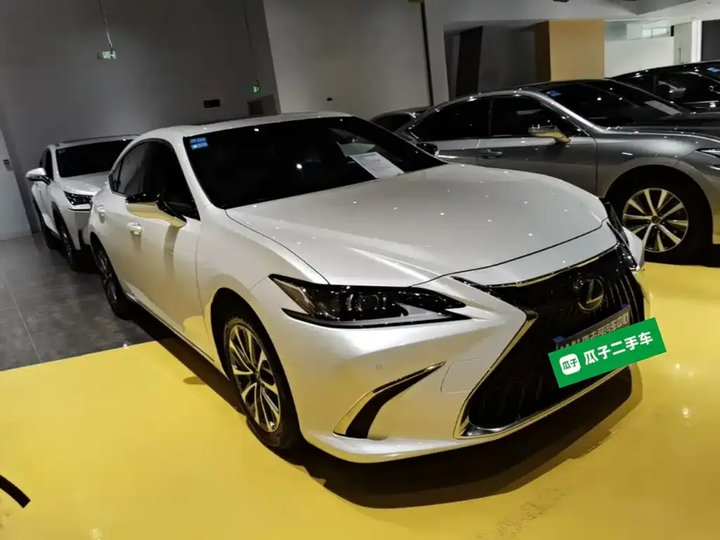 Lexus ES — фото 5