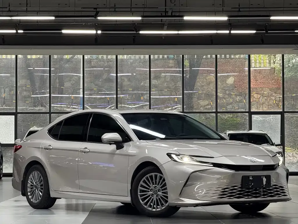 Toyota Camry — фото 3