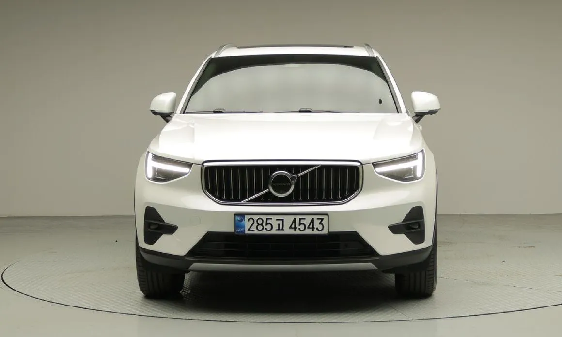 Volvo XC40 — фото 10
