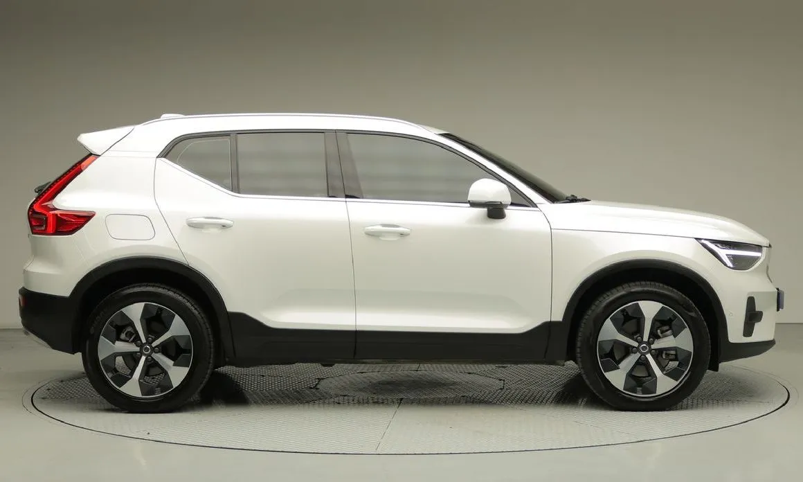 Volvo XC40 — фото 8